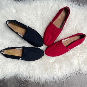 2pairs of TOMS Classic Red and Black Slip-Ons shoes size 7 W